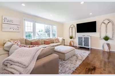 3 Knoll Rd, Fairfield, NJ 07004 - Photo 5