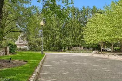 32 Kent Dr, Roseland, NJ 07068 - Photo 29