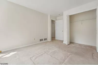 32 Kent Dr, Roseland, NJ 07068 - Photo 21
