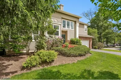 32 Kent Dr, Roseland, NJ 07068 - Photo 3
