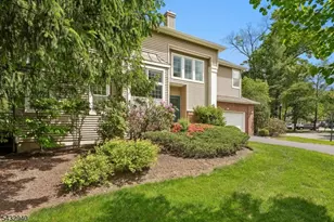 32 Kent Dr, Roseland, NJ 07068 - Photo 3