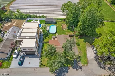 15 Volker Ln, Livingston, NJ 07039 - Photo 11