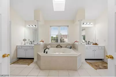 10 Julie Ct, Franklin Township, NJ 08873 - Photo 29