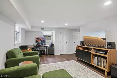 30 Sherbrooke Pkwy, Livingston, NJ 07039 - Photo 17