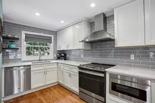 30 Sherbrooke Pkwy, Livingston, NJ 07039 - Photo 7