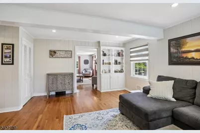 30 Sherbrooke Pkwy, Livingston, NJ 07039 - Photo 5