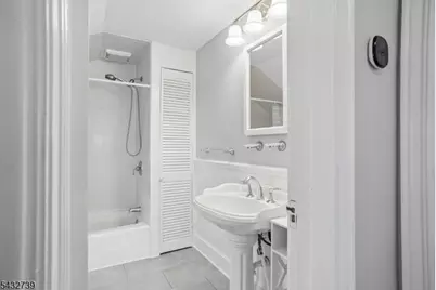 30 Sherbrooke Pkwy, Livingston, NJ 07039 - Photo 15