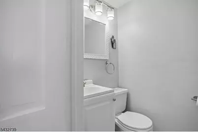 30 Sherbrooke Pkwy, Livingston, NJ 07039 - Photo 9