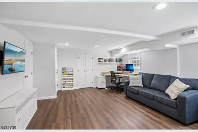 30 Sherbrooke Pkwy, Livingston, NJ 07039 - Photo 19