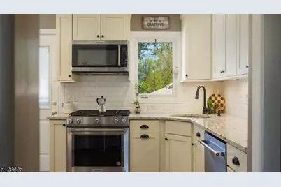 47 Miliken Rd, Woodbridge Township, NJ 07067 - Photo 13