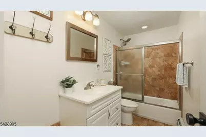 47 Miliken Rd, Woodbridge Township, NJ 07067 - Photo 19
