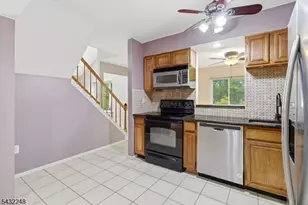 38 Cherrywood Dr, Franklin Township, NJ 08873 - Photo 3
