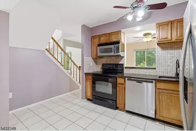 38 Cherrywood Dr, Franklin Township, NJ 08873 - Photo 5