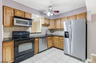38 Cherrywood Dr, Franklin Township, NJ 08873 - Photo 5