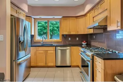 16 Russell Pl, Summit, NJ 07901 - Photo 5