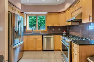 16 Russell Pl, Summit, NJ 07901 - Photo 5