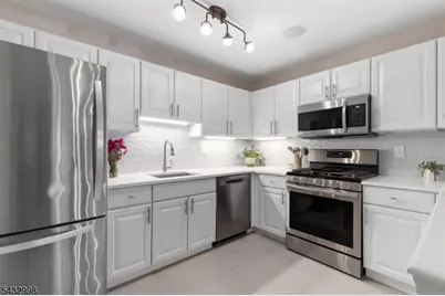 277 Winthrop Dr, Butler, NJ 07405 - Photo 9