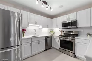 277 Winthrop Dr, Butler, NJ 07405 - Photo 9