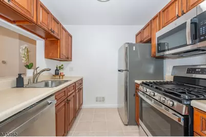 72 Cherry St, Jersey City, NJ 07305 - Photo 13