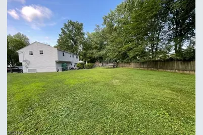 10 Falcon Ct, Livingston, NJ 07039 - Photo 13