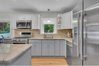 46 Rafkind Rd, Bloomingdale, NJ 07403 - Photo 9