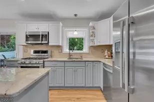 46 Rafkind Rd, Bloomingdale, NJ 07403 - Photo 9