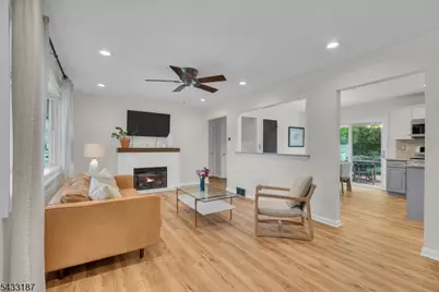 46 Rafkind Rd, Bloomingdale, NJ 07403 - Photo 3