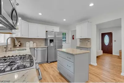 46 Rafkind Rd, Bloomingdale, NJ 07403 - Photo 11