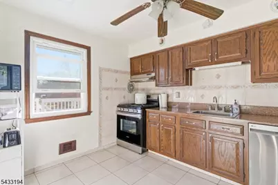 160 Stratton St, Piscataway Township, NJ 08854 - Photo 13