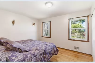 160 Stratton St, Piscataway Township, NJ 08854 - Photo 19