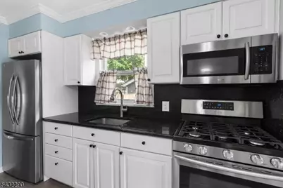 29 Central Ave, Pompton Lakes, NJ 07442 - Photo 13