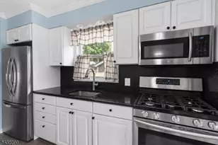 29 Central Ave, Pompton Lakes, NJ 07442 - Photo 13