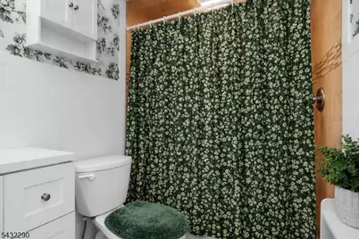 29 Central Ave, Pompton Lakes, NJ 07442 - Photo 25