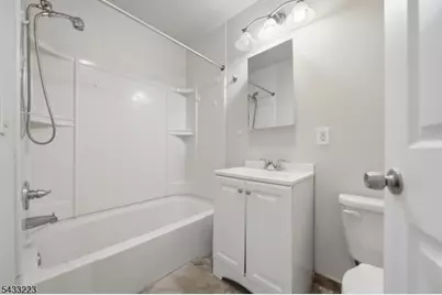 35 Columbia Ave, Passaic, NJ 07055 - Photo 5