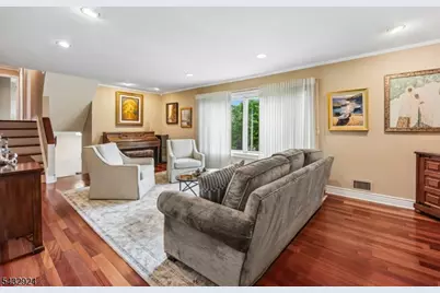 17 Stonewall Dr, Livingston, NJ 07039 - Photo 5