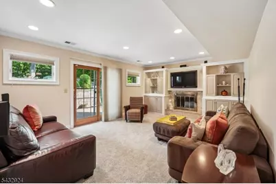 17 Stonewall Dr, Livingston, NJ 07039 - Photo 13