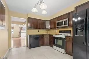 6001 N Oaks Blvd, North Brunswick Township, NJ 08902 - Photo 9