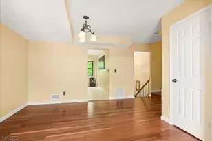 6001 N Oaks Blvd, North Brunswick Township, NJ 08902 - Photo 5