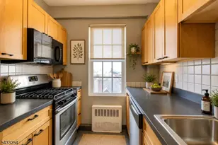 5 Roosevelt Pl, Montclair Twp., NJ 07042 - Photo 3