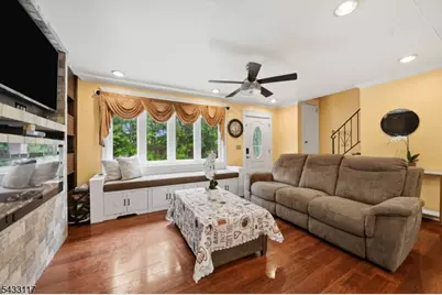 52 Barbara Dr, Pompton Lakes, NJ 07442 - Photo 3