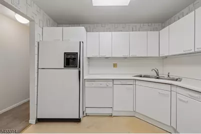 1 Peabody Ct, Teaneck Township, NJ 07666 - Photo 13