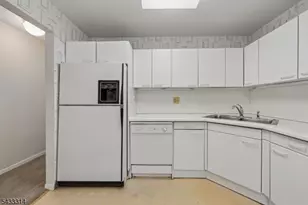 1 Peabody Ct, Teaneck Township, NJ 07666 - Photo 13