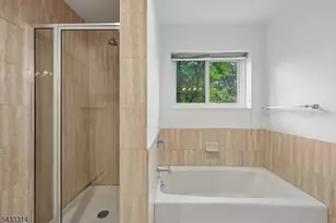 1 Peabody Ct, Teaneck Township, NJ 07666 - Photo 23
