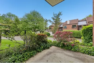 1 Peabody Ct, Teaneck Township, NJ 07666 - Photo 25