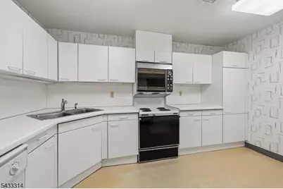 1 Peabody Ct, Teaneck Township, NJ 07666 - Photo 11