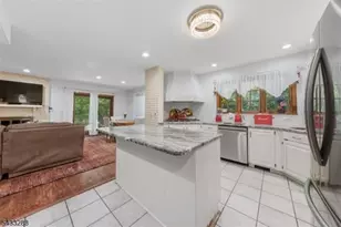 2 Carol Rd, Kinnelon, NJ 07405 - Photo 9