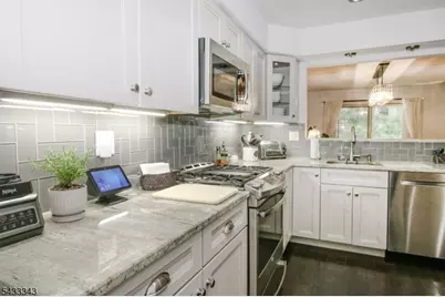 7 Dogwood Ct #7, Woodland Park, NJ 07424 - Photo 9