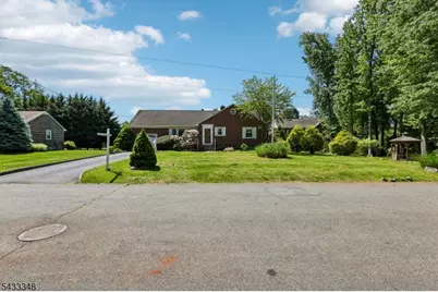 27 Shawnee Rd, Cranford Township, NJ 07016 - Photo 3