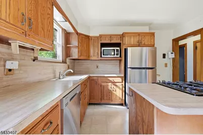 47 Christie St, Ridgefield, NJ 07660 - Photo 3