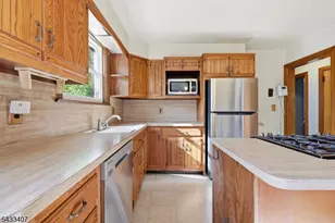47 Christie St, Ridgefield, NJ 07660 - Photo 3